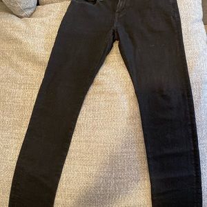 7 jeans hardly worn: too tight on my thighs. I’m not into skinny jeans.